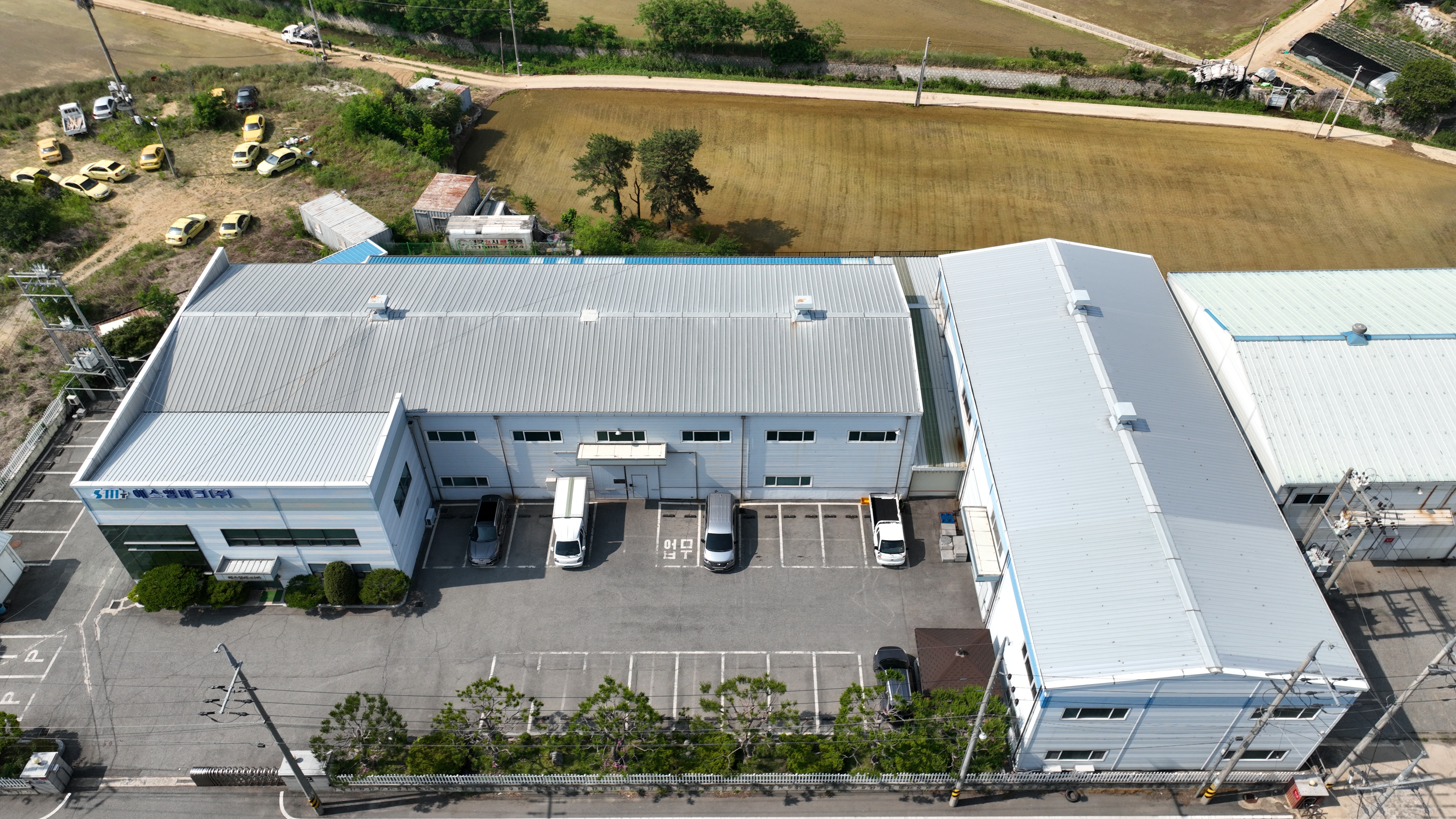 SM TECH Exterior